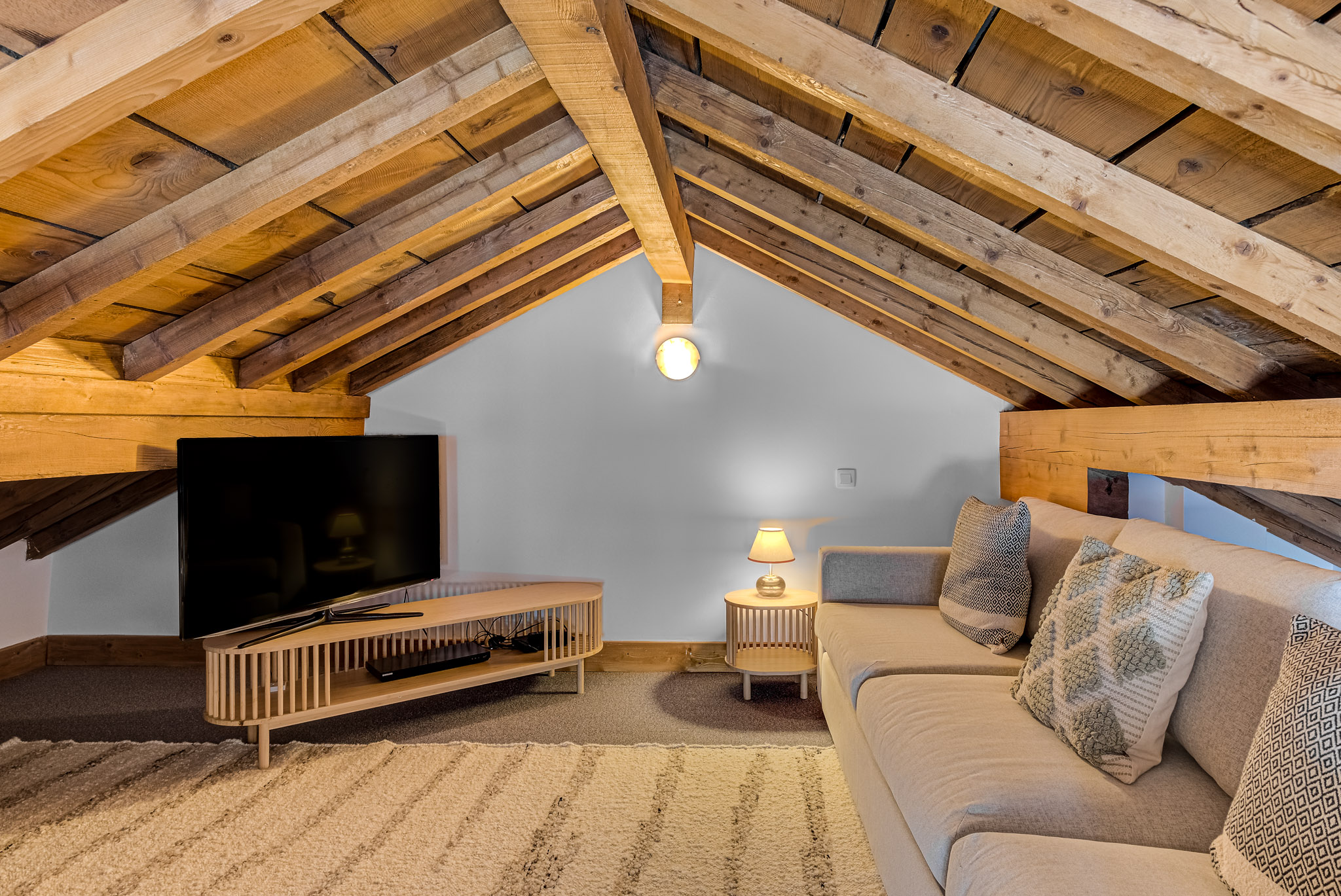 Apartment-Deuxieme-Alpes-Travel-April-2025-WEB-30