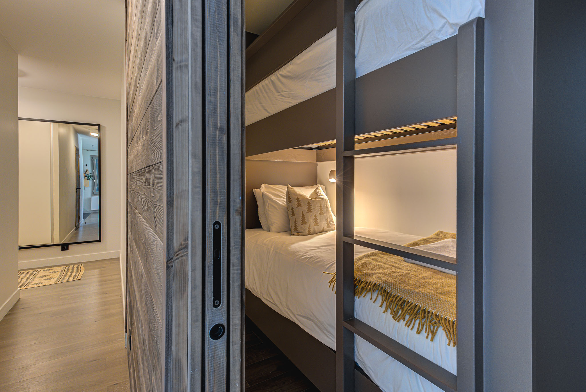 White-Pearl-A05-Alpes-Travel-Chamonix-Centre-32