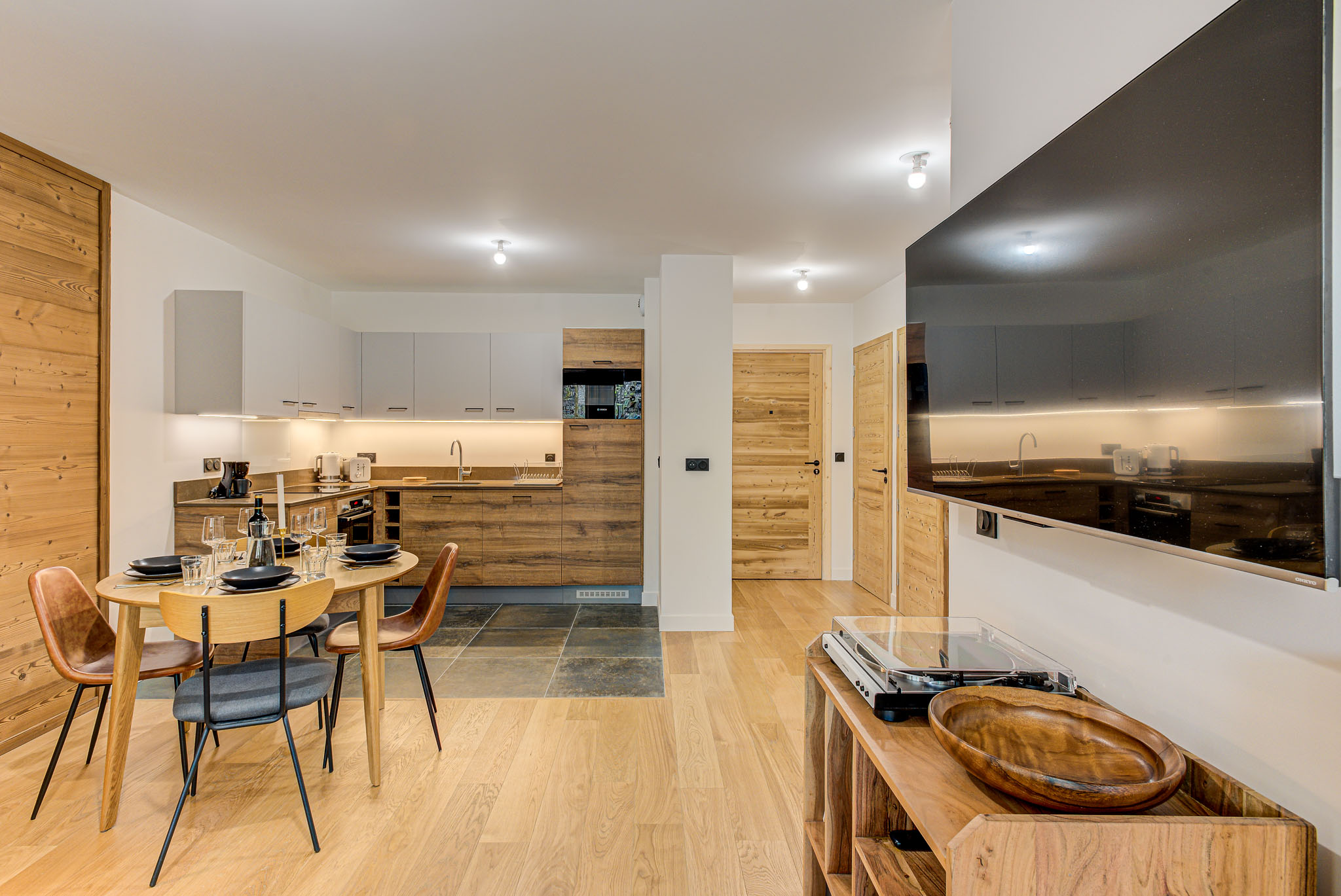 White-Peral-A03-Alpes-Travel-Chamonix-16