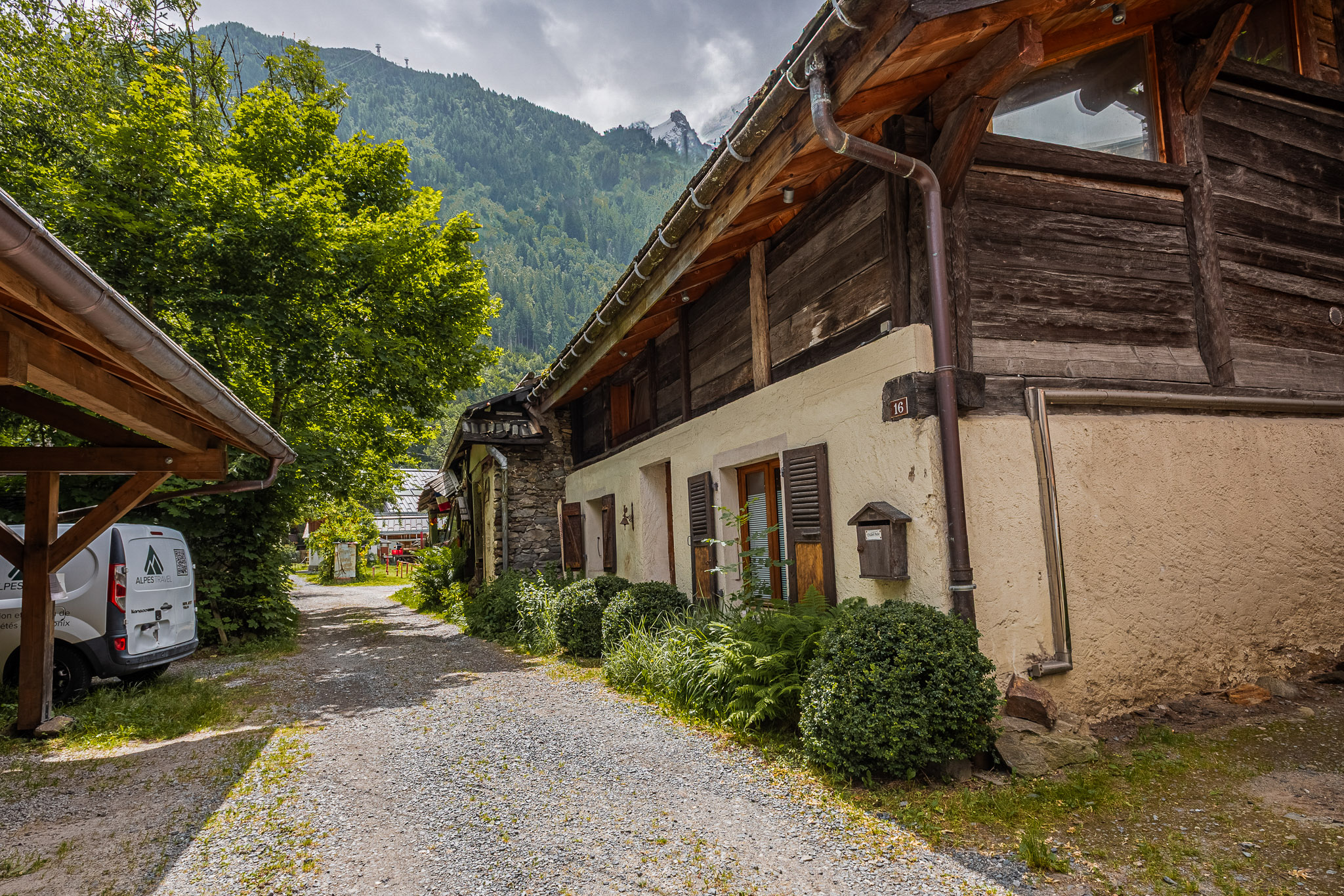 Chalet-Pele-Alpes-Travel-03